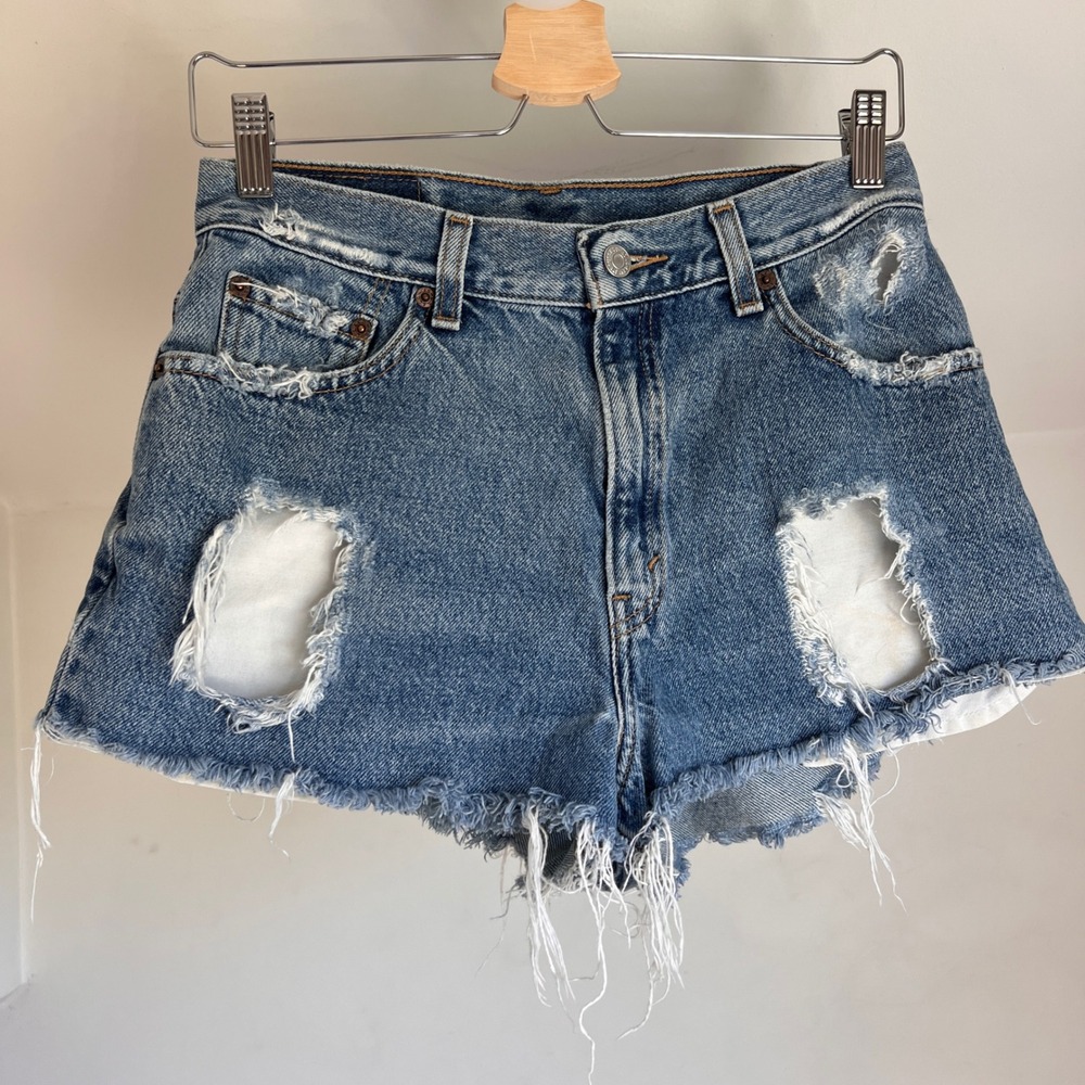 Vintage Levi‎ 550 Denim Shorts Medium Blue Distressed High Waisted Cutoffs 28